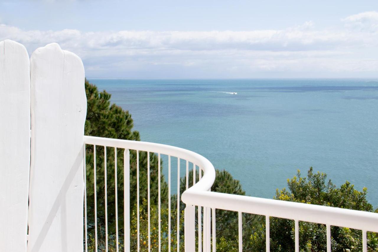 - Boutique Bed & Breakfast *
